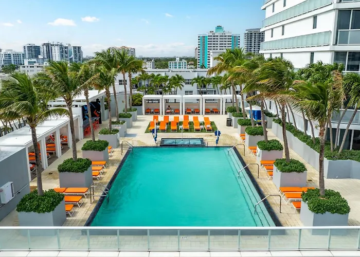 Luxury Corner 1 Bedroom W Residence With Fantastic Intercoastal Views, Pool & Hot Tub