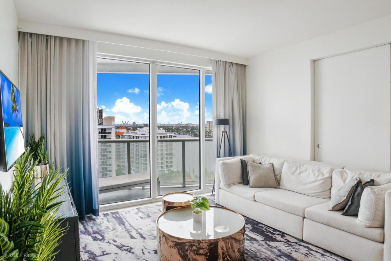 Luxury Corner 1 Bedroom W With Fantastic Intercoastal Views, Pool & Hot Tub
